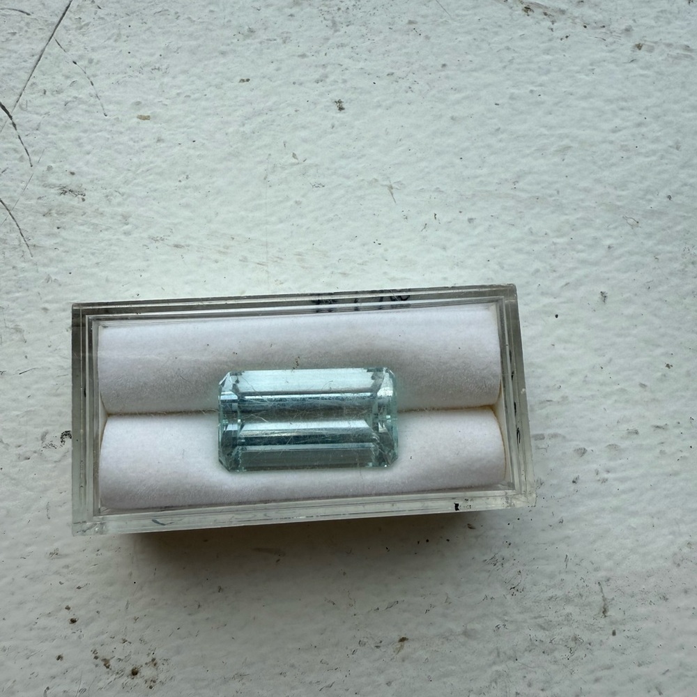 15ct Aquamarine Gemstone in Display Case